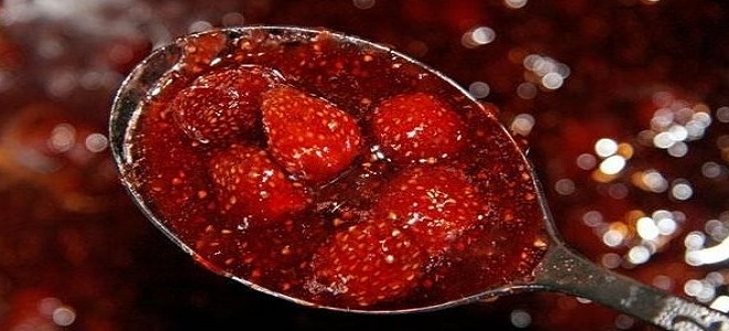 Как варить земляничное варенье с целыми ягодами