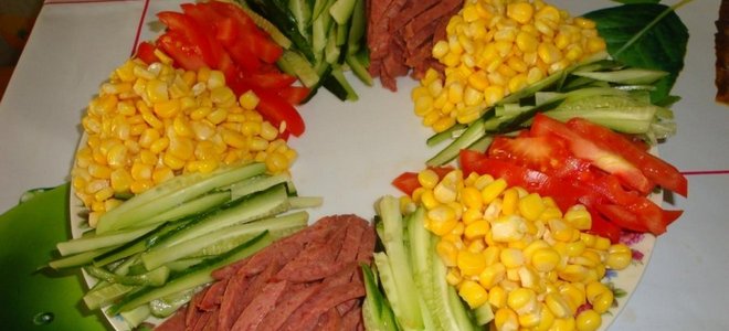 салат радуга с кукурузой