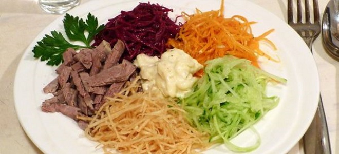 салат татарский с говядиной и маринованным луком
