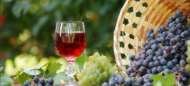 Смешанное вино из белого и красного винограда