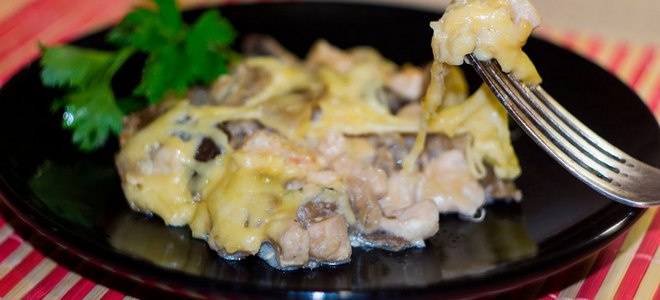 Жульен с курицей и грибами в мультиварке