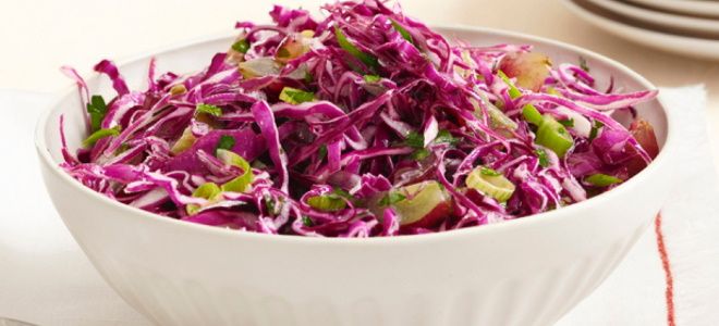 витаминный салат из краснокочанной капусты