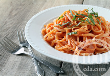 Макароны с кетчупом и сыром