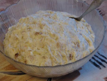 Слоеный салат с треской и яблоками