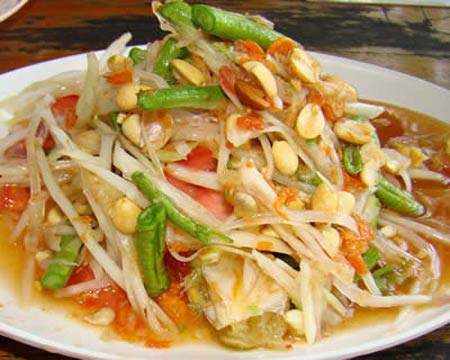 Тайский салат Сом Там с морепродуктами