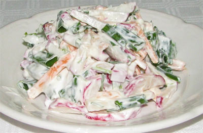 Низкокалорийный салат со сметаной