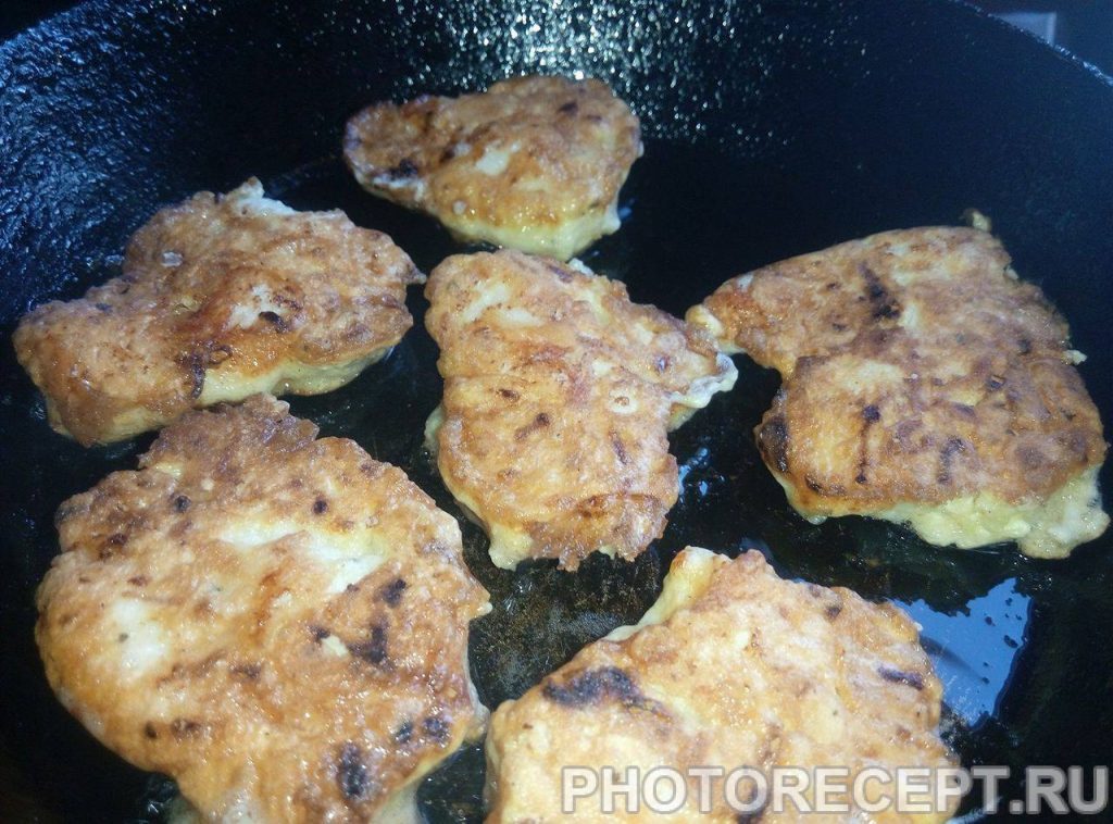 Фото рецепта - Куриные рубленые котлеты с сыром - шаг 5