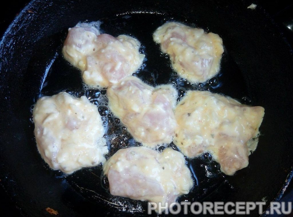 Фото рецепта - Куриные рубленые котлеты с сыром - шаг 4