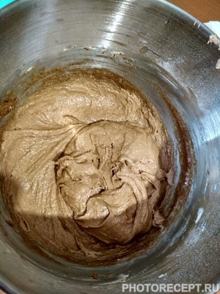 Фото рецепта - Хрустящие шоколадные маффины “Малиновый восторг” - шаг 4