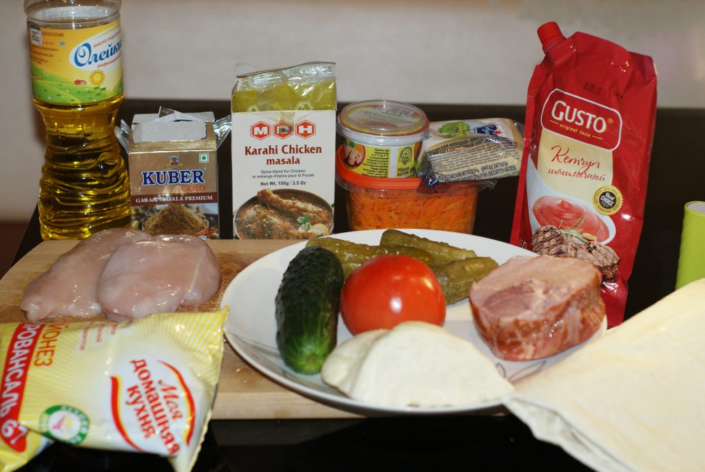 Фото рецепта - Домашняя шаурма с овощами и курицей - шаг 1