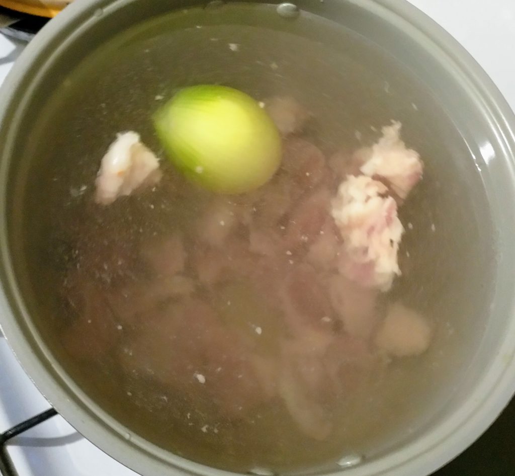 Фото рецепта - Суп на свинине с макаронами - шаг 2