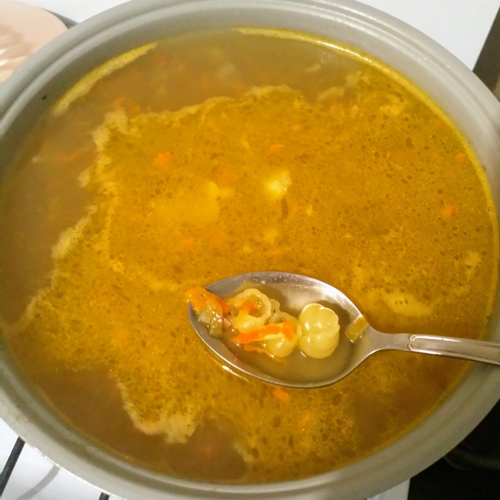Фото рецепта - Суп на свинине с макаронами - шаг 4