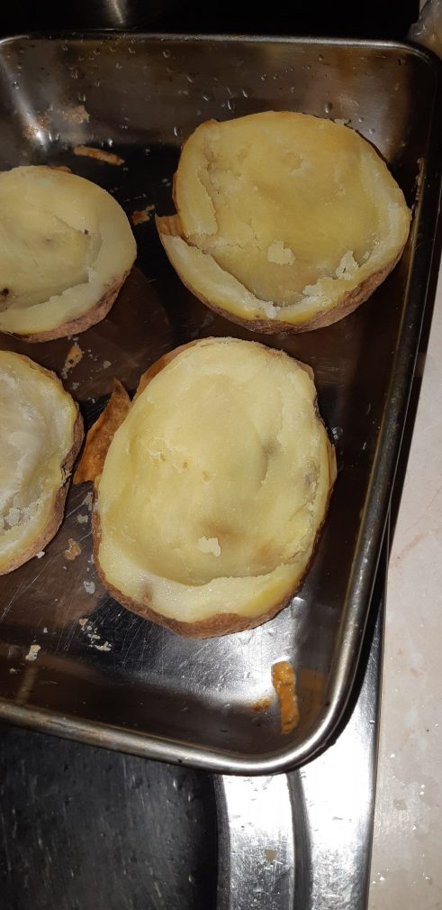 Фото рецепта - Фаршированная картошка, запеченная в духовке - шаг 2