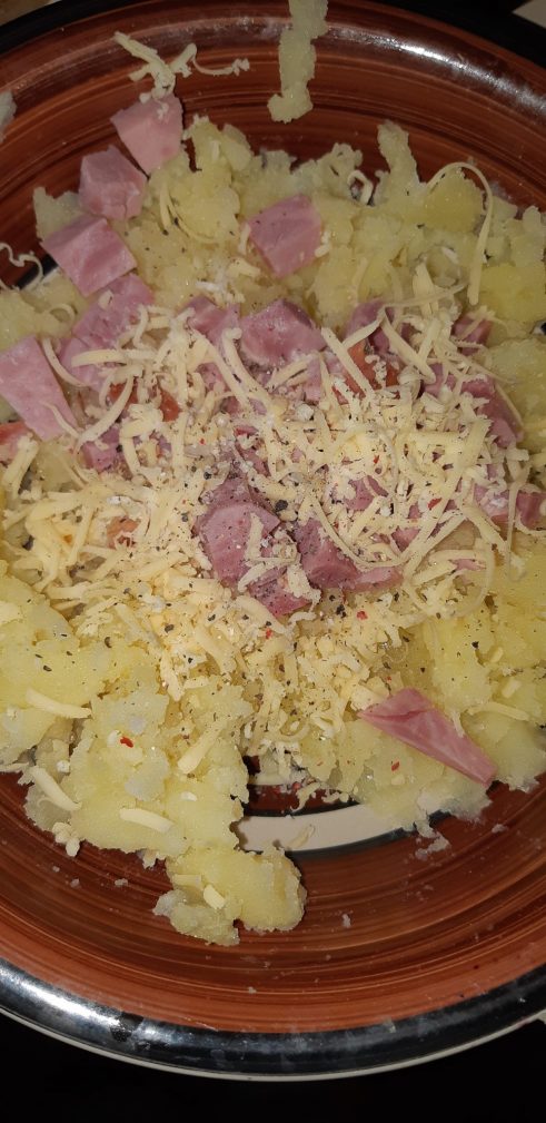 Фото рецепта - Фаршированная картошка, запеченная в духовке - шаг 3