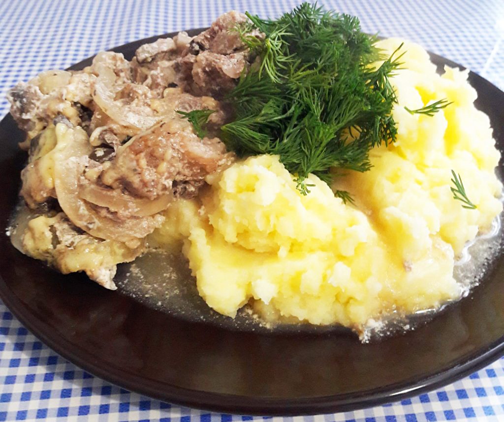 Фото рецепта - Свинина, запеченная с грибами и сыром - шаг 12
