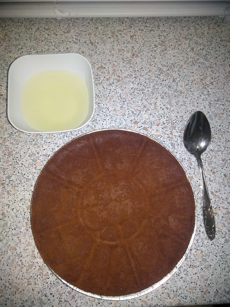 Фото рецепта - Бисквитный торт “Панчо” на сметане с ананасами - шаг 3