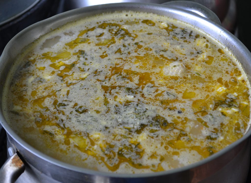Фото рецепта - Сливочно-сырный суп с вермишелью - шаг 7