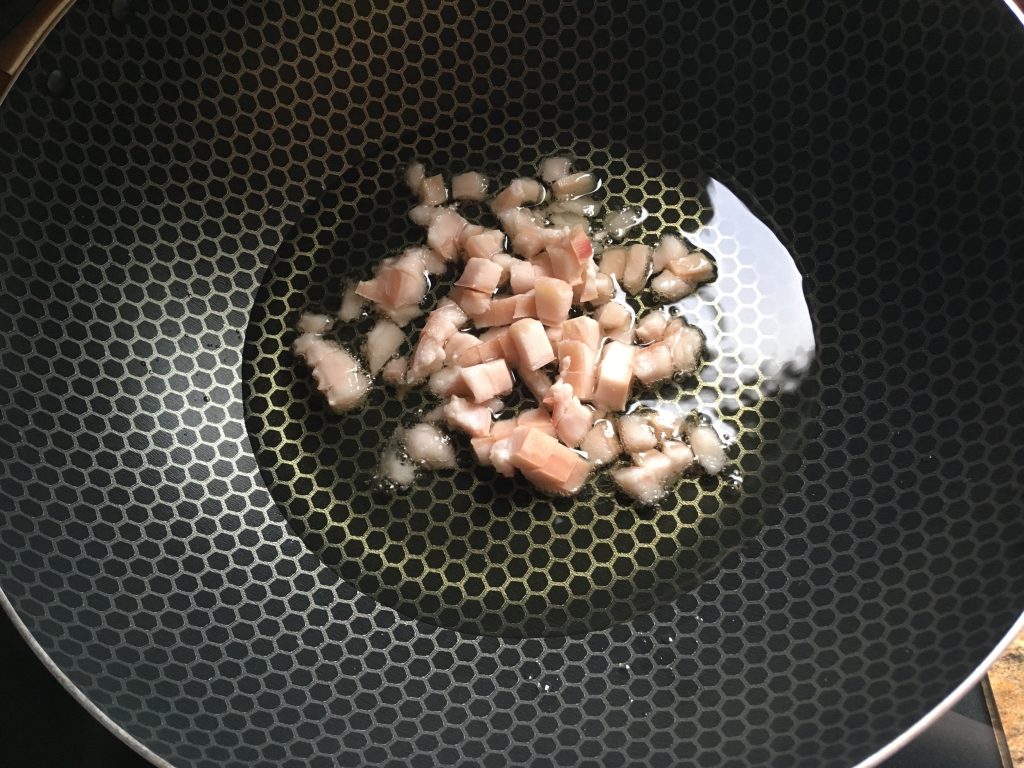 Фото рецепта - Овощное рагу с говядиной на сковороде - шаг 1