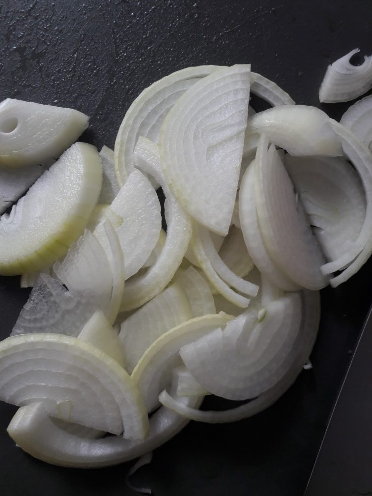 Фото рецепта - Свинина, запеченная с грибами и сыром - шаг 3