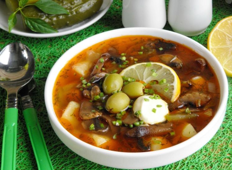 Суп-солянка с грибами