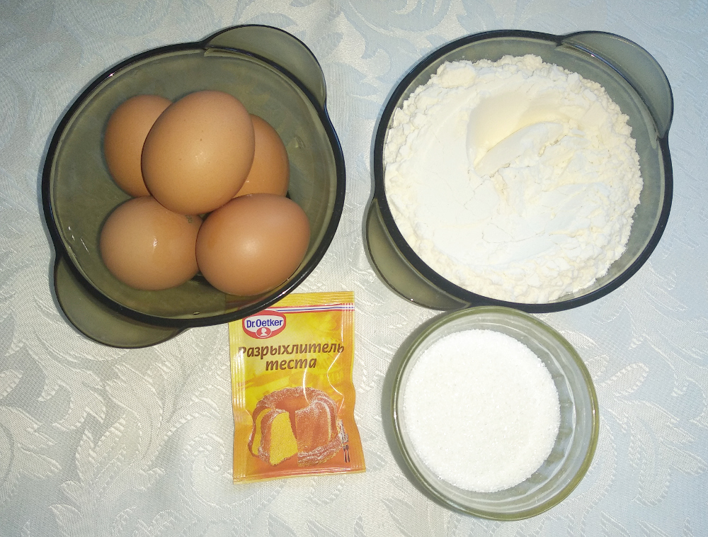 Приготовить тесто яиц муки. Кексики из молока яиц и муки. Тесто из яиц муки молока. Ингредиенты для кексиков из белка яйца. Простые и вкусные с молоком яйцом.
