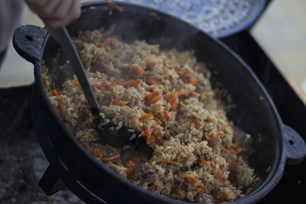 Плов от сталика ханкишиева рецепт на плите. Плов с сушеным мясом. Плов с вяленым мясом. Узбекский плов из сушёного мяса. Плов сухой мясу.