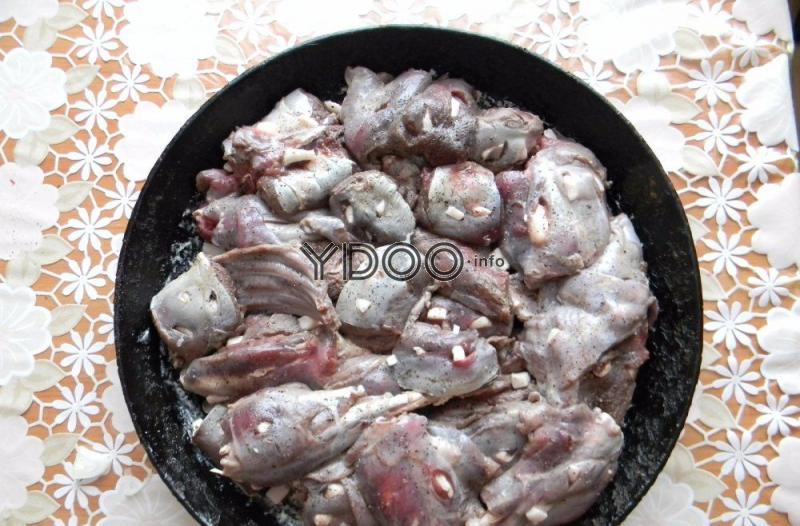 мясо зайца нашпигованное салом